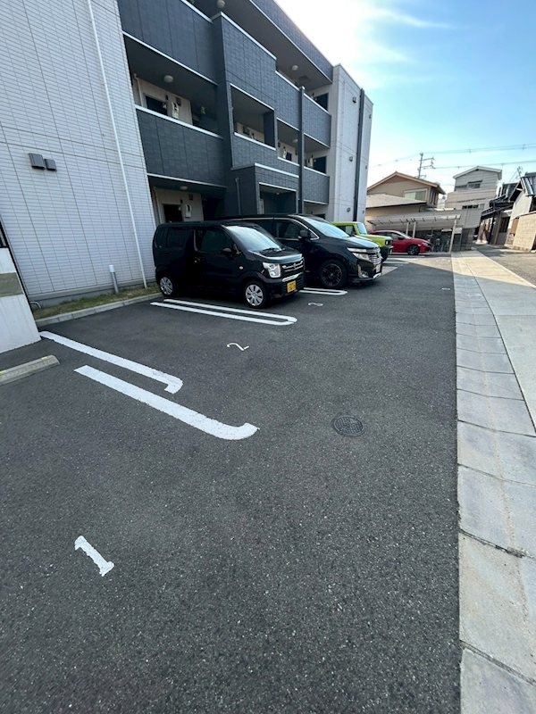 シャインソレイユ 駐車場