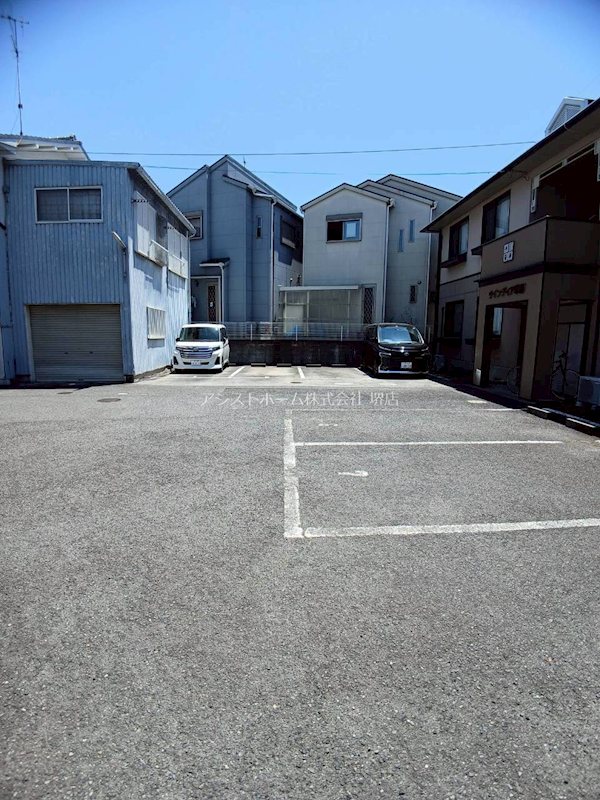 ウィンディア草部 駐車場