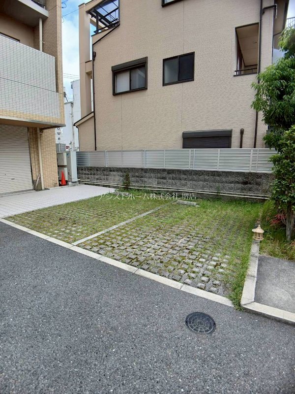 ソフィア上野芝 駐車場