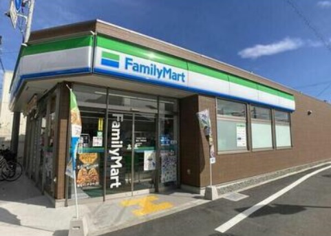 ジーメゾン石津町東プリシエ コンビニ