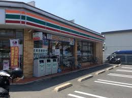 ジーメゾン石津町東プリシエ コンビニ