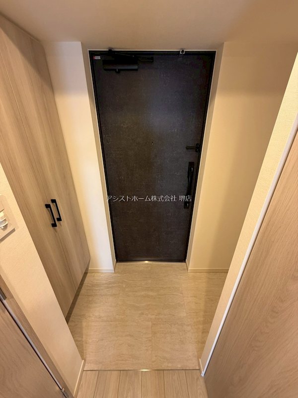 S-RESIDECE堺湊駅前azure 玄関