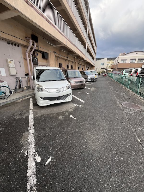 ロイヤルコーポ忠岡 駐車場
