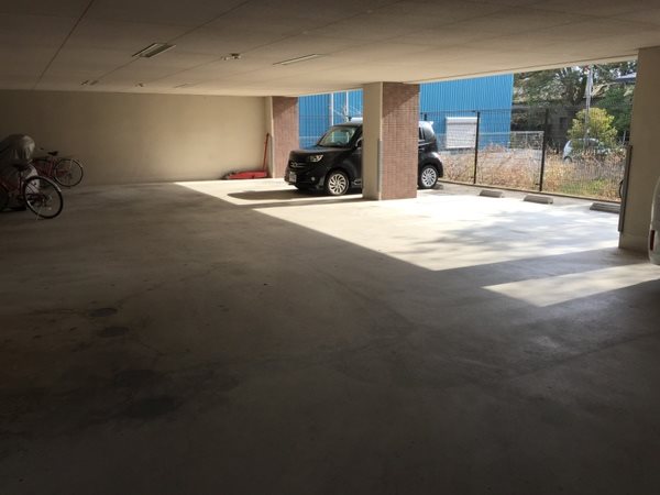 フォレストインサイドV 駐車場