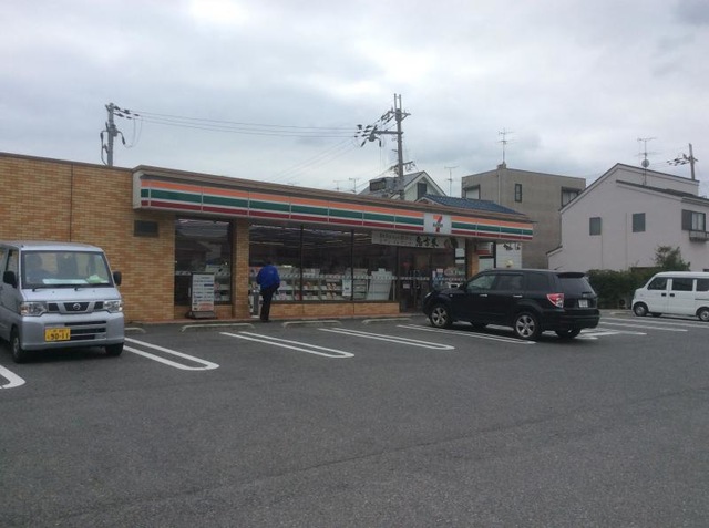 フォレストインサイド鳳 コンビニ