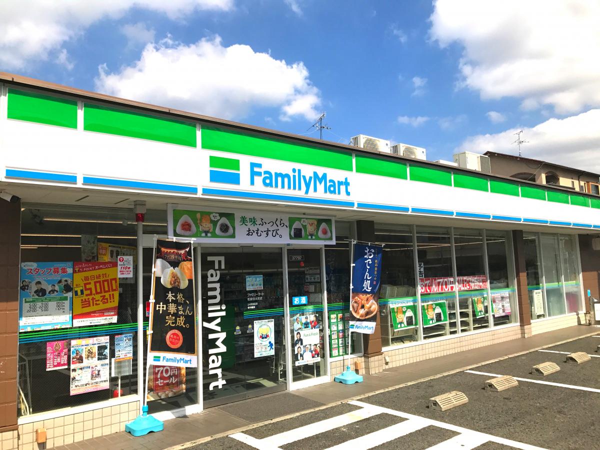 オリーブハイツ コンビニ