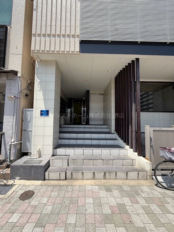 シャンクレール御陵前 エントランス