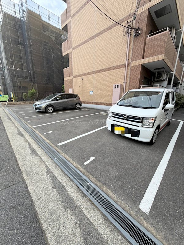 シャルマンフジもずウエスト 駐車場