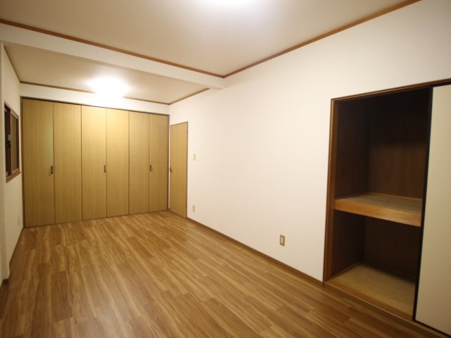 和泉市葛の葉町戸建 収納