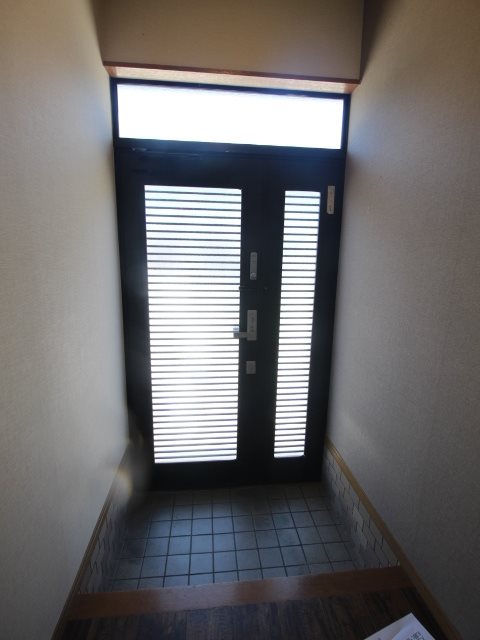 和泉市葛の葉町戸建 玄関
