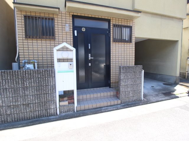 和泉市葛の葉町戸建 エントランス