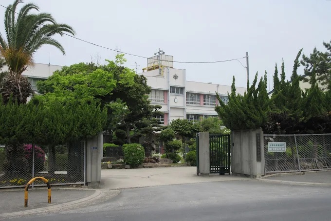 和泉市葛の葉町戸建 中学校