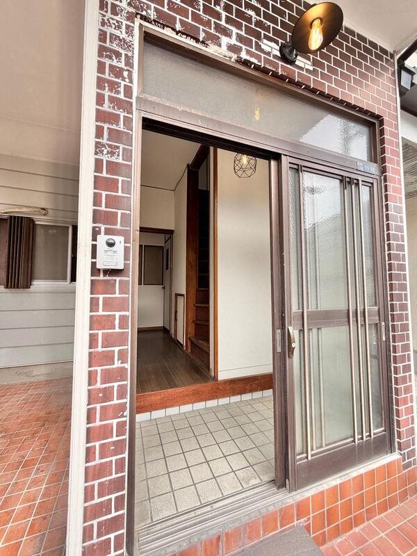 豊中町三丁目戸建 玄関