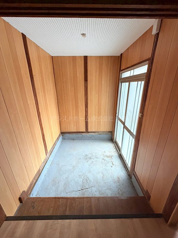 堺市西区浜寺石津町東戸建 玄関