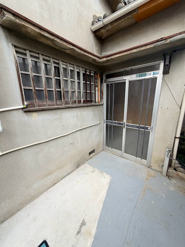 堺市西区浜寺石津町東戸建 エントランス