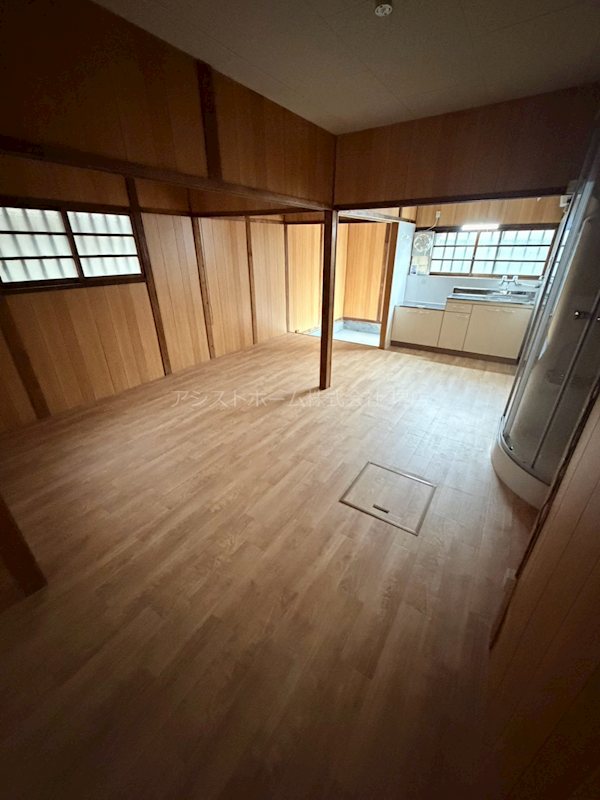 堺市西区浜寺石津町東戸建 リビング