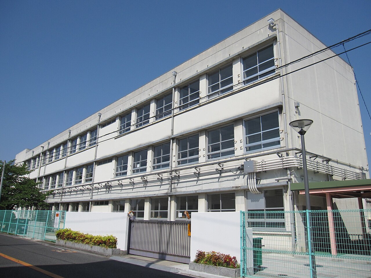 北田出井貸テラスハウス 小学校