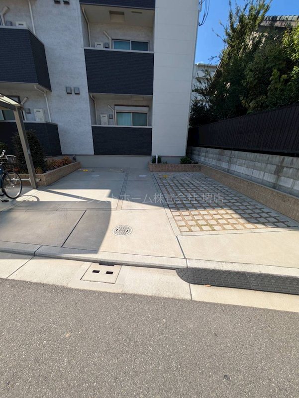 フジパレス堺諏訪森ノース 駐車場