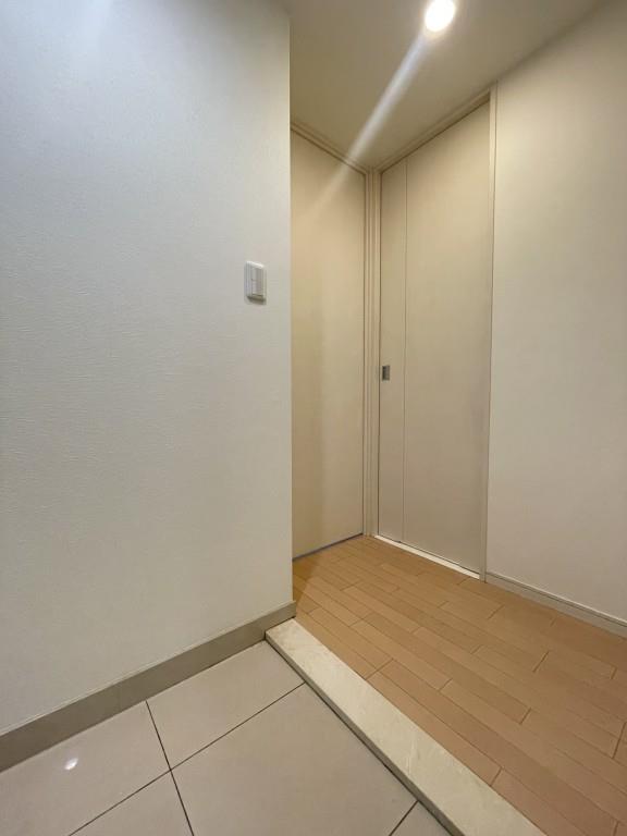 セイワパレス大手前西 玄関