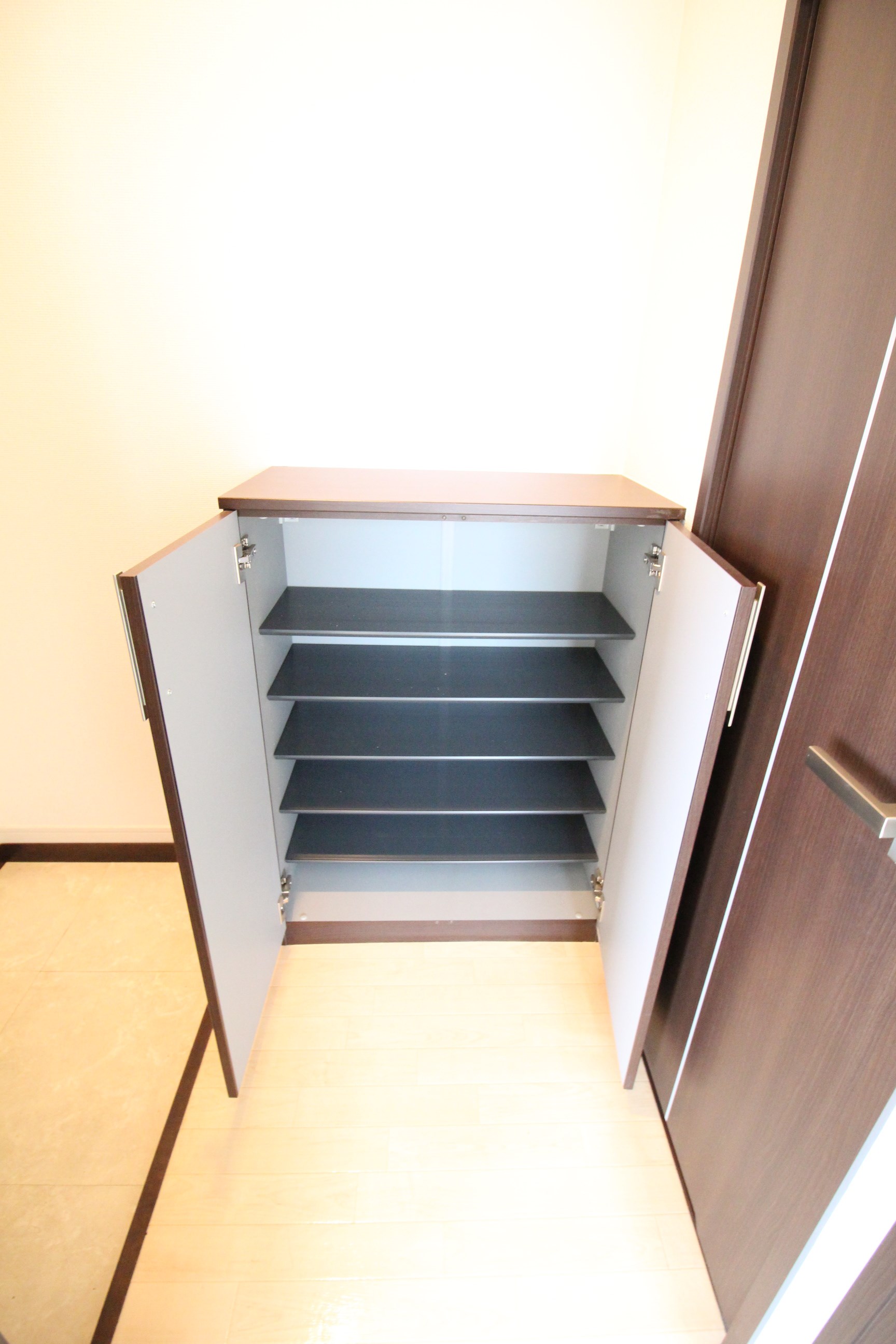 シェリールヒラノ 玄関