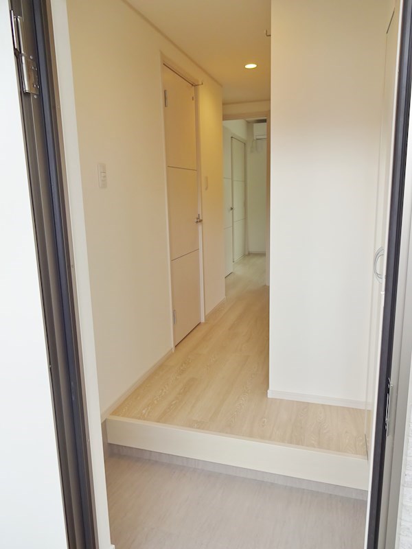 ファミーユ大阪高槻 玄関