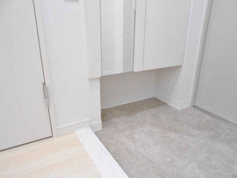 プレミアムコート新栄 玄関