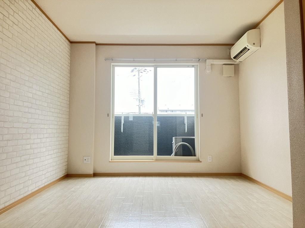 ドゥムール ストレチア リビング