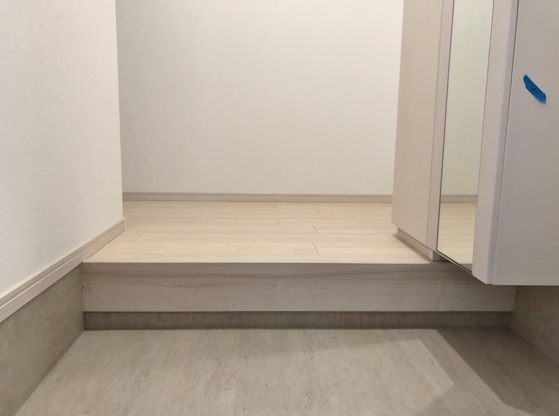 レーヴ稲沢 玄関