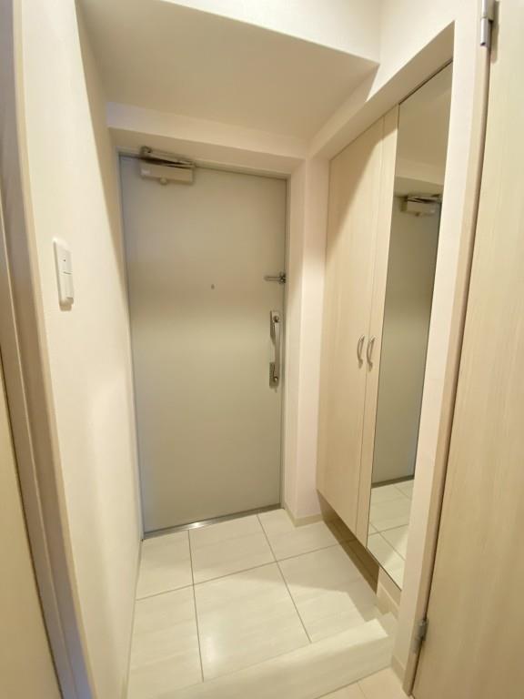 メゾンドフローレ野方 玄関