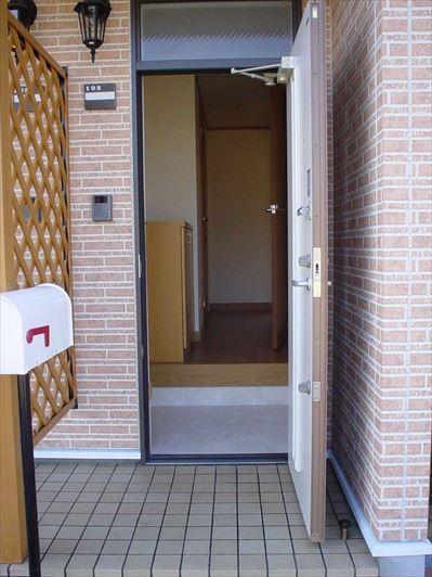 リバーサイドヴィラ東館 玄関