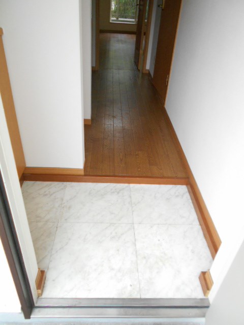 メディオクレストB 玄関