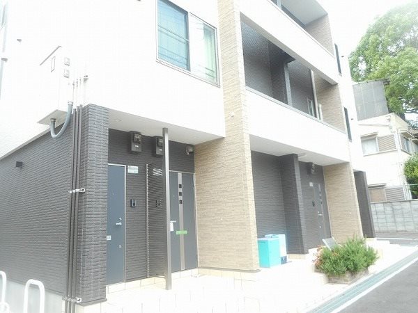 K.I.リバレンス 玄関