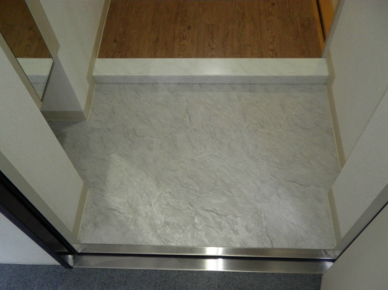 ミリアディ たかつき 玄関