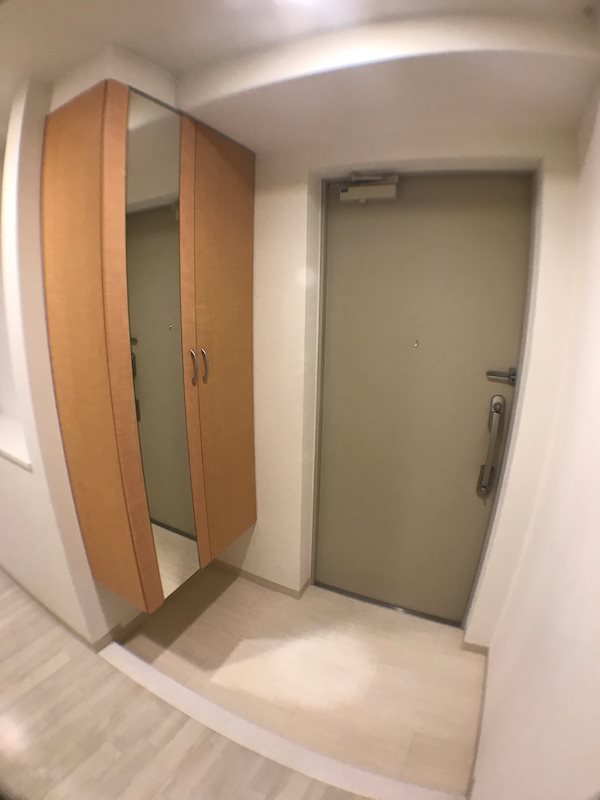 エル･イソベ三宮 玄関