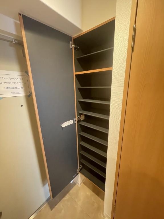 アビテ（Habiter） 玄関