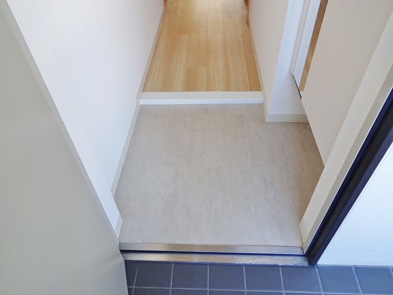 槻（ケヤキ） 玄関