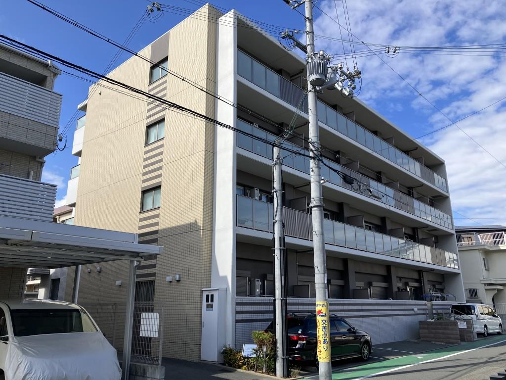 アズール西明石 301号室 外観