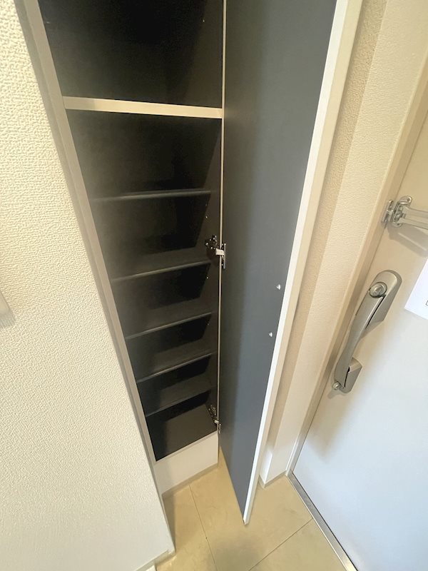 ヴィラ プランタン 玄関