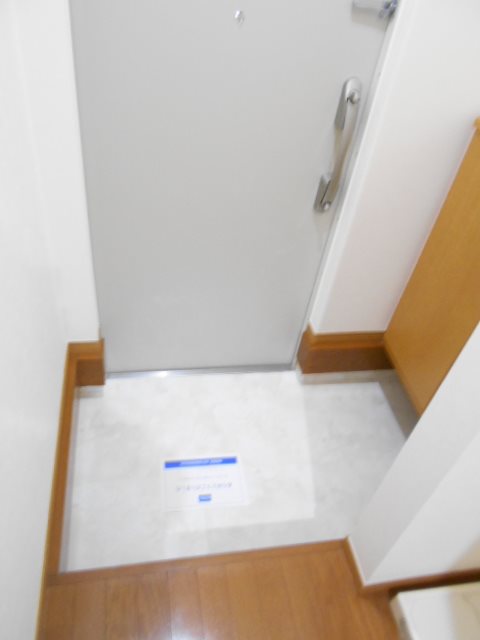 メディオクレストB 玄関