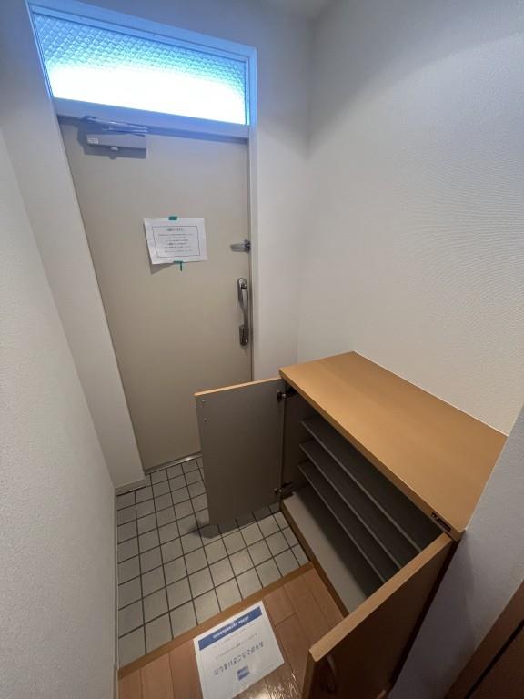 メゾン・ド・ソレイユ 玄関