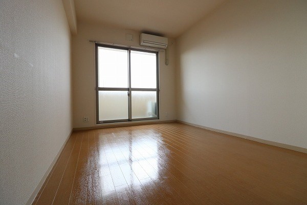 ヴェルキューブ石雲 リビング