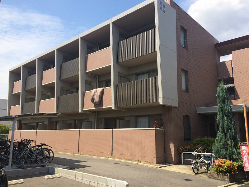 外壁タイル張りの鉄筋コンクリートマンション！