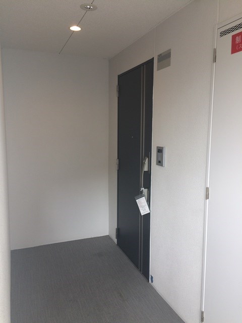 エル･イソベ三宮 玄関