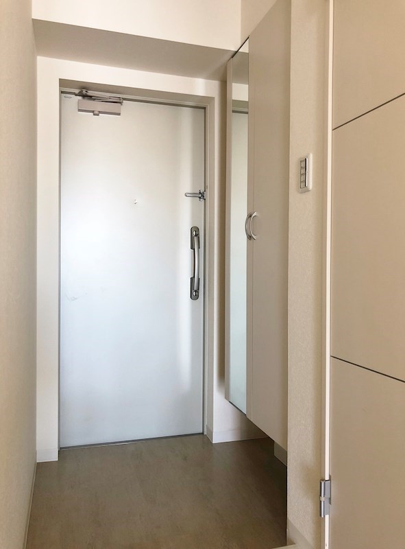 トレヴィ高岳 玄関