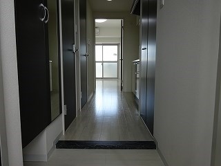 ロイヤルピジョン ライズ 玄関