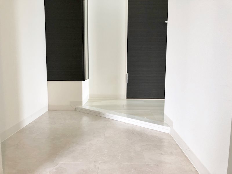 ア レーズ 玄関