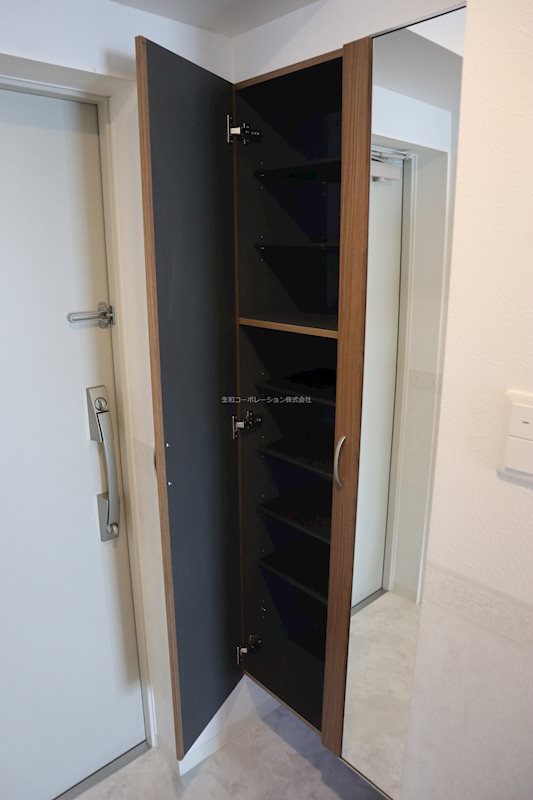 ｳﾞｪﾙﾚｰｳﾞ ﾋｻﾘｺ 玄関