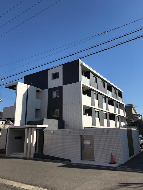 タイル張りの高級感溢れるマンションです