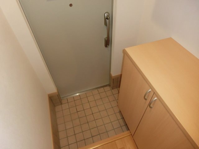 フォンターナ江井島 玄関