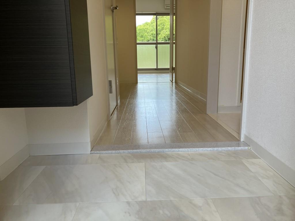 ツルトスコⅡ番館 玄関